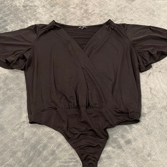 Crisscross front flutter sleeve body contour bodysuit - Picture 1 of 2